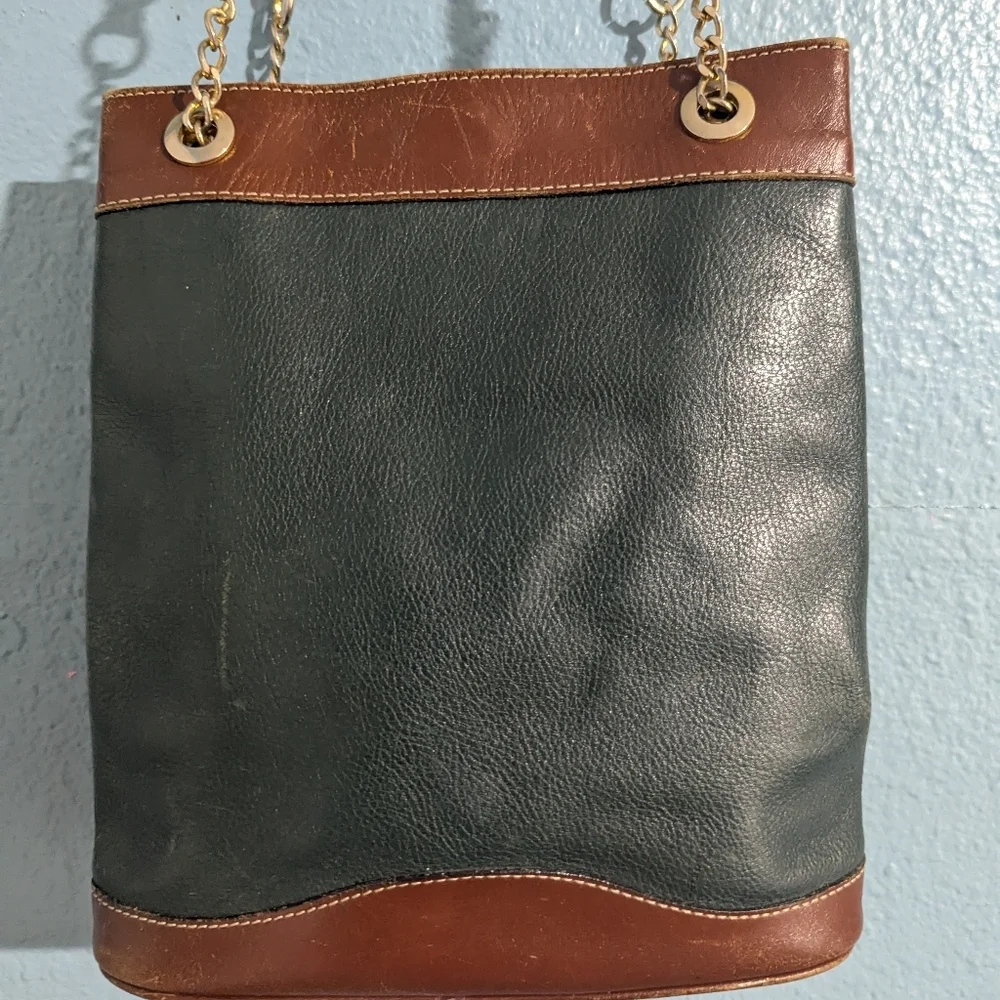 Dooney & Bourke stylish leather